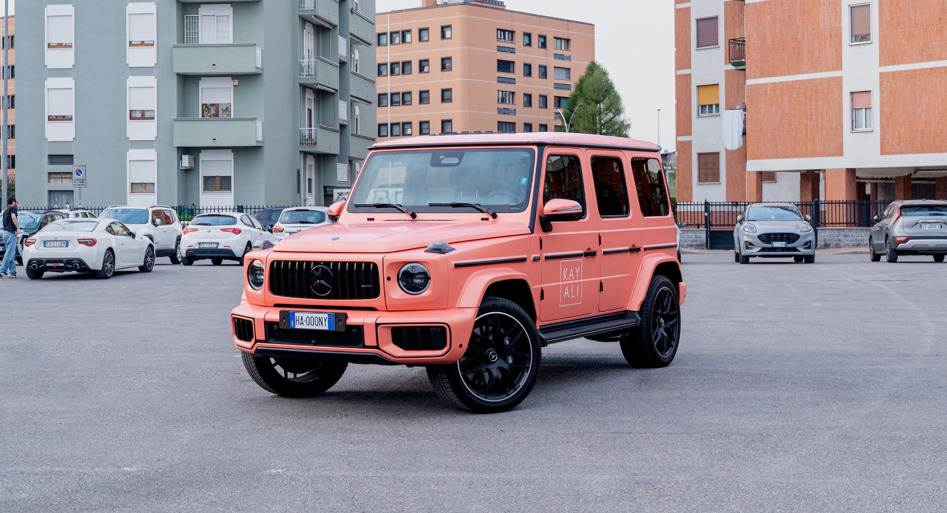 Mercedes-AMG G63 con wrap rosa opaco su misura